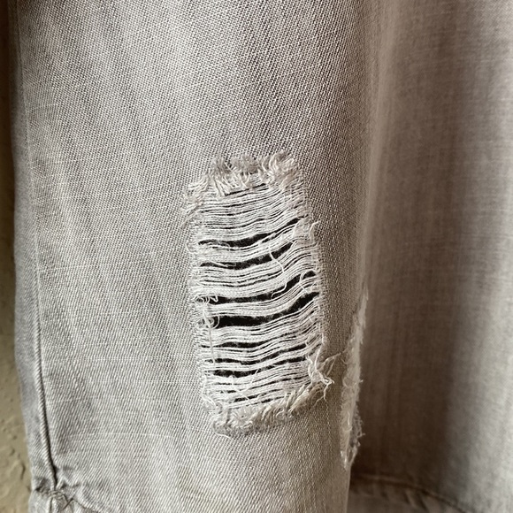 bella dahl Long Sleeve Button Down Grey Distressed Shirt Size XS - Picture 11 of 16